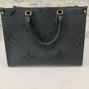 Authentic Onthego MM
Material: Monogram Empreinte Leather in black
